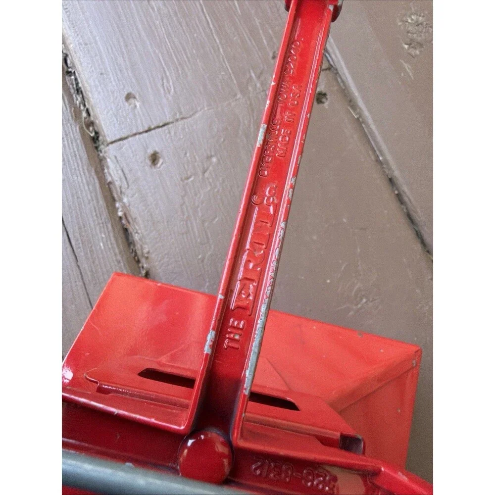 Vintage Ertl International Red Gravity Box Wagon 1/16  In Good Working Cond.
